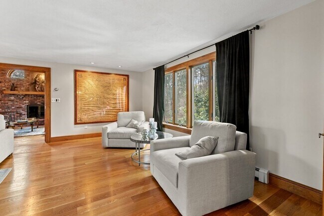Building Photo - Stunning 3-Bedroom Home with Indoor Pool &...