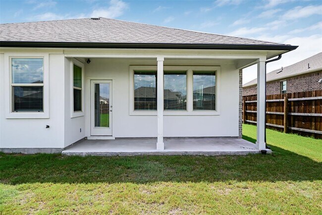 Building Photo - 18033 Bassano Ave