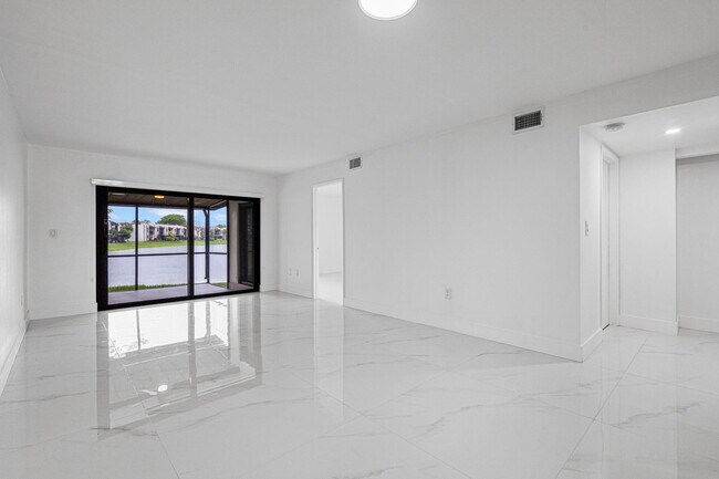 Building Photo - 510 W Park Dr