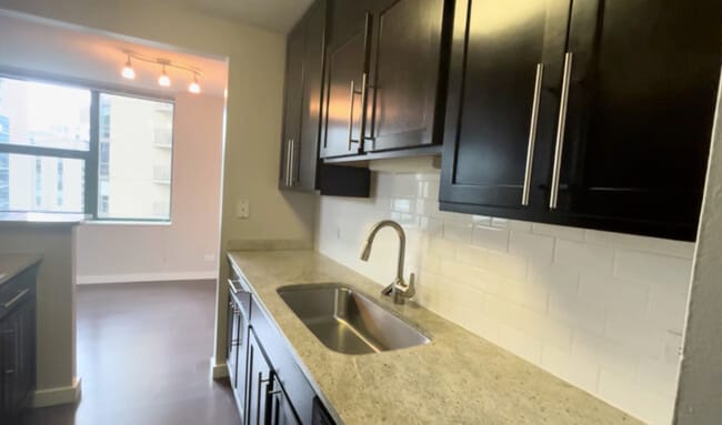 Building Photo - 10 W Erie St