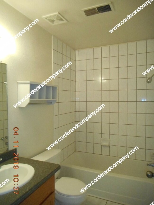 Building Photo - Nice 3 Bedrooms, 1 3/4 Bathroom, 2 Car Gar...