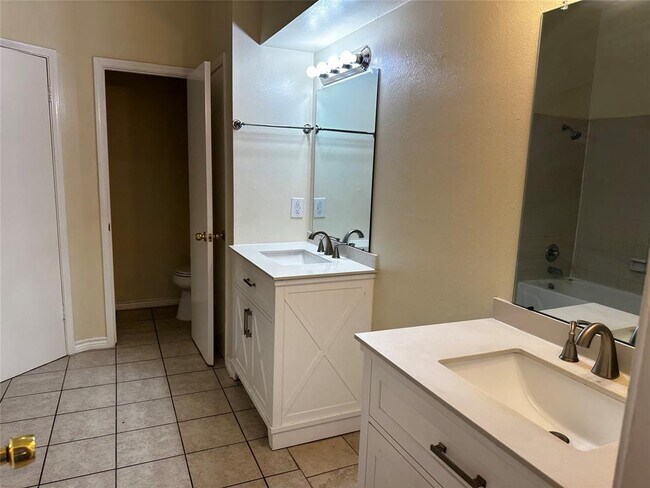 Building Photo - 13015 Tregarnon Dr