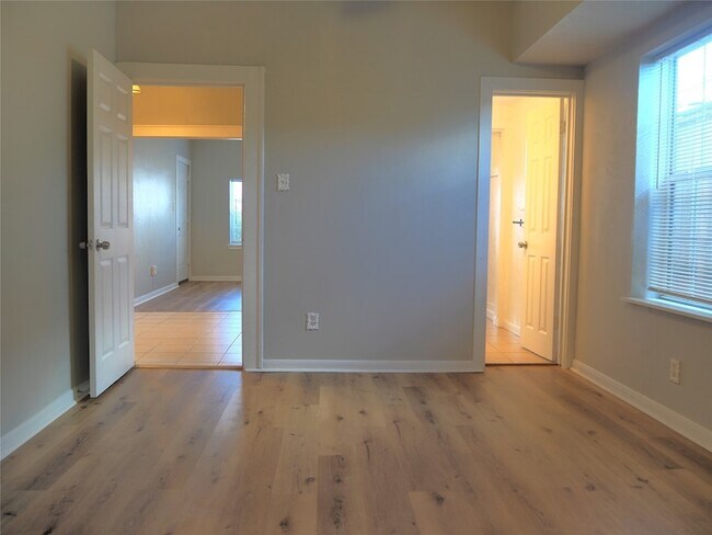 Building Photo - 3409 La Branch St