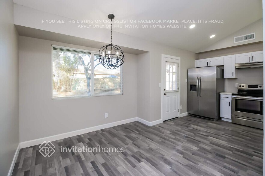 Building Photo - 3520 E Pueblo Ave