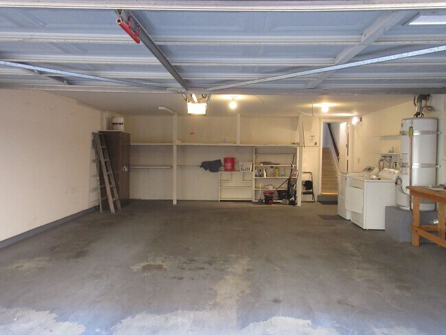 Building Photo - Duggan Property Management, Inc presents this 3BR +2.5 bath in Encino Village Townhomes