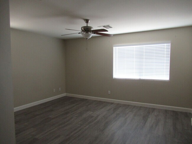 Building Photo - Nice Home in Estrella Vista Community, Goo...