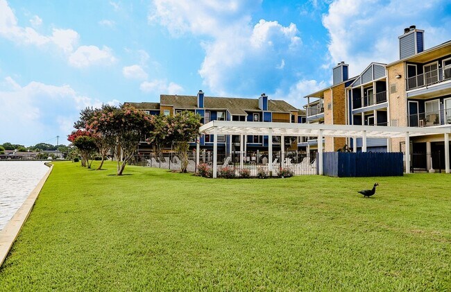 Building Photo - 18511 Egret Bay Blvd