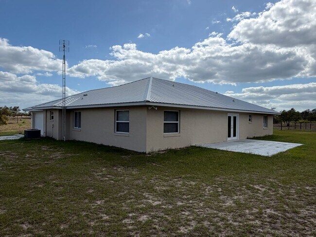 Building Photo - Morriston - 19 ACRE HIDDEN GEM!! **Won't Last**