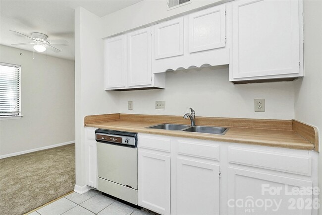 Building Photo - 6121 Heathstone Ln