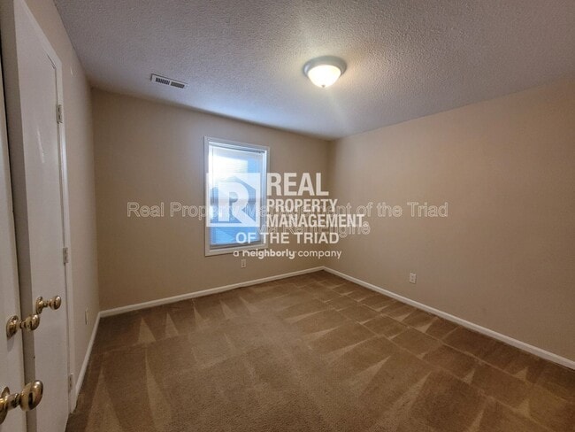 Building Photo - 2574 Green Oaks Ct SE