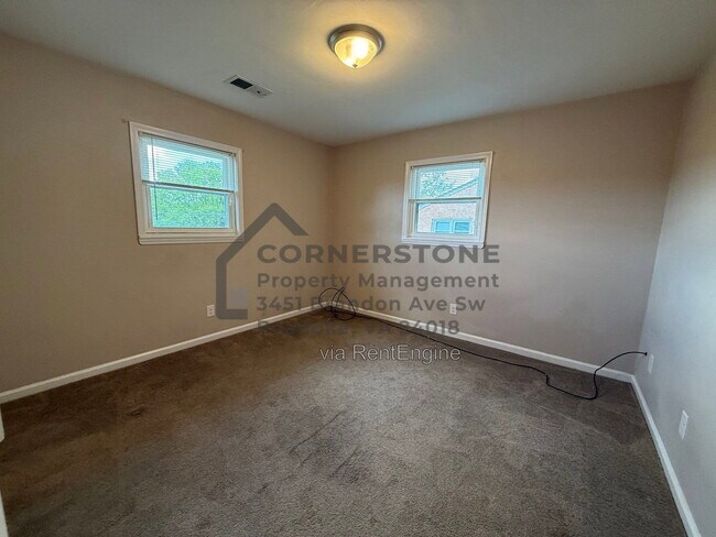 Building Photo - 711 Riverland Rd SE