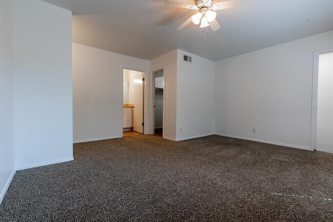 Building Photo - 5506 Grover Ave