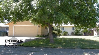 Building Photo - Remodeled  3 bedroom Rosemont home