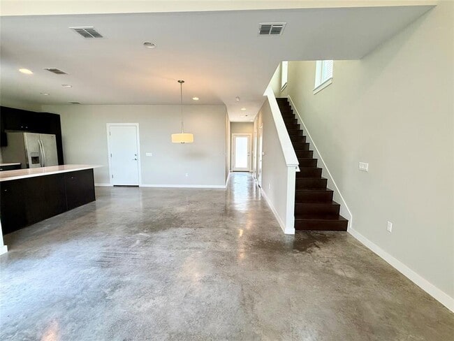 Building Photo - 301 W Stassney Ln