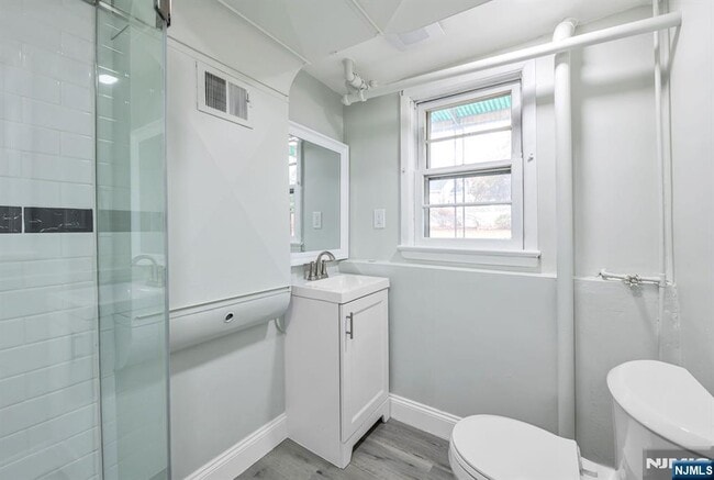 Building Photo - 164 Jeffer Ct