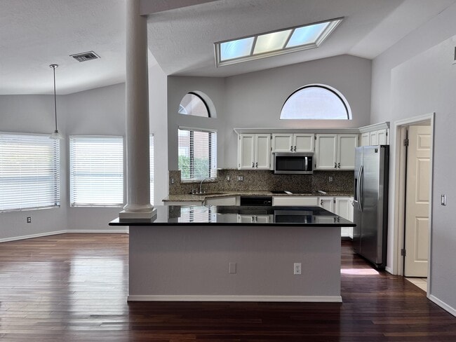 Building Photo - 6933 W Sack Dr