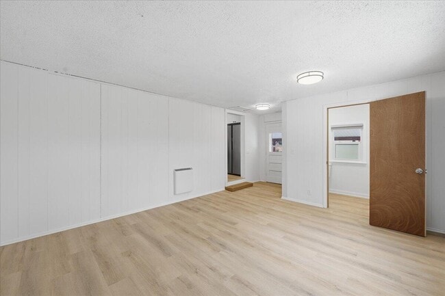 Building Photo - 6891 Somerset Dr