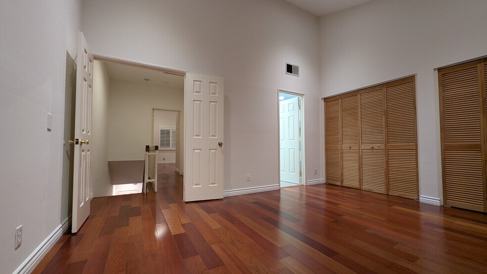 Building Photo - 2405 34th St