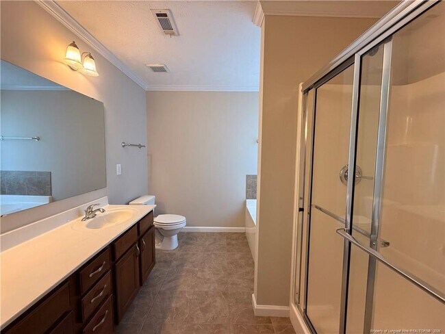 Building Photo - 402 Colonist Pl