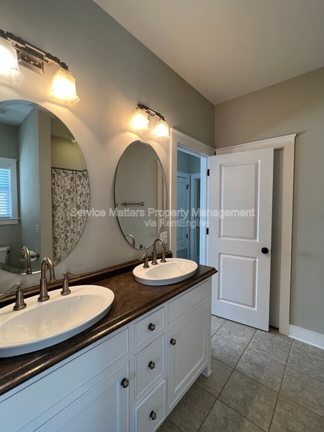 Building Photo - 1417 E Maxwell St