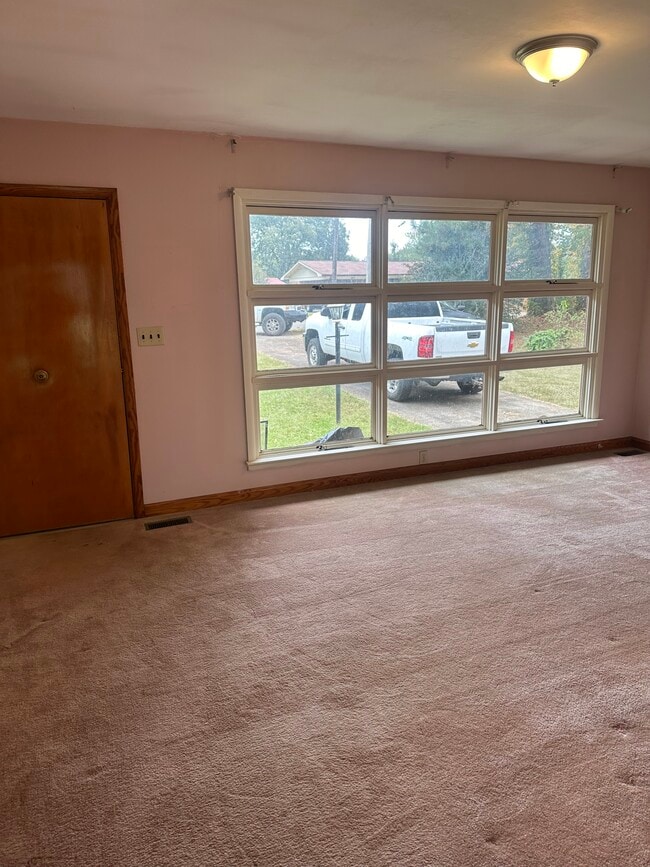 Building Photo - 303 Kansas Ave