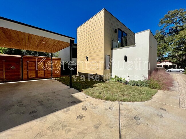 Building Photo - 1905 Riverview St