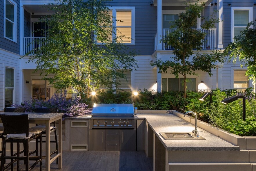 Building Photo - 8525 Chevy Chase Lake Terrace