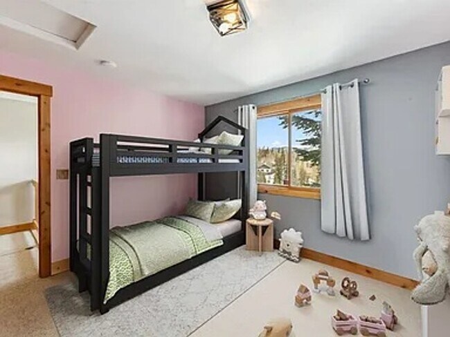 Building Photo - Winter Seasonal Rental- Woodworks 6726