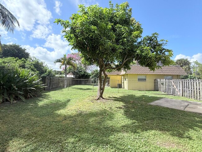 Primary Photo - 3364 Jefferson St