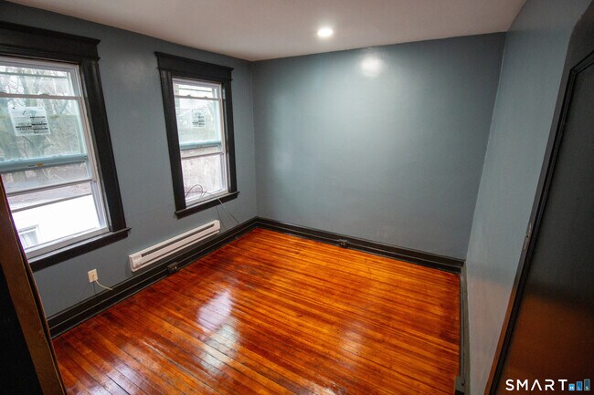 Building Photo - 73 Lounsbury St