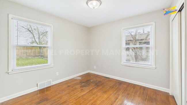 Building Photo - 886 S Fabrique Dr