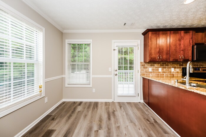 Building Photo - 700 Castlebrooke Dr SE