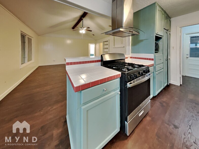 Building Photo - 2705 Laurel Creek Way
