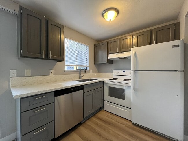 Building Photo - 4911 SW Beaverton Hillsdale Hwy