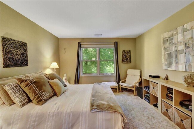 Building Photo - Very Desirable Woodbridge Townhouse in Nevada City