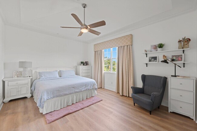 Building Photo - 285 SE 6th Ave