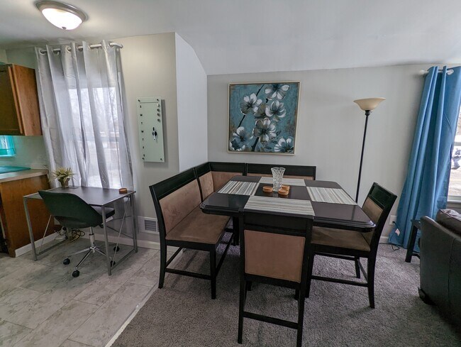 Dining room - 739 Hale St