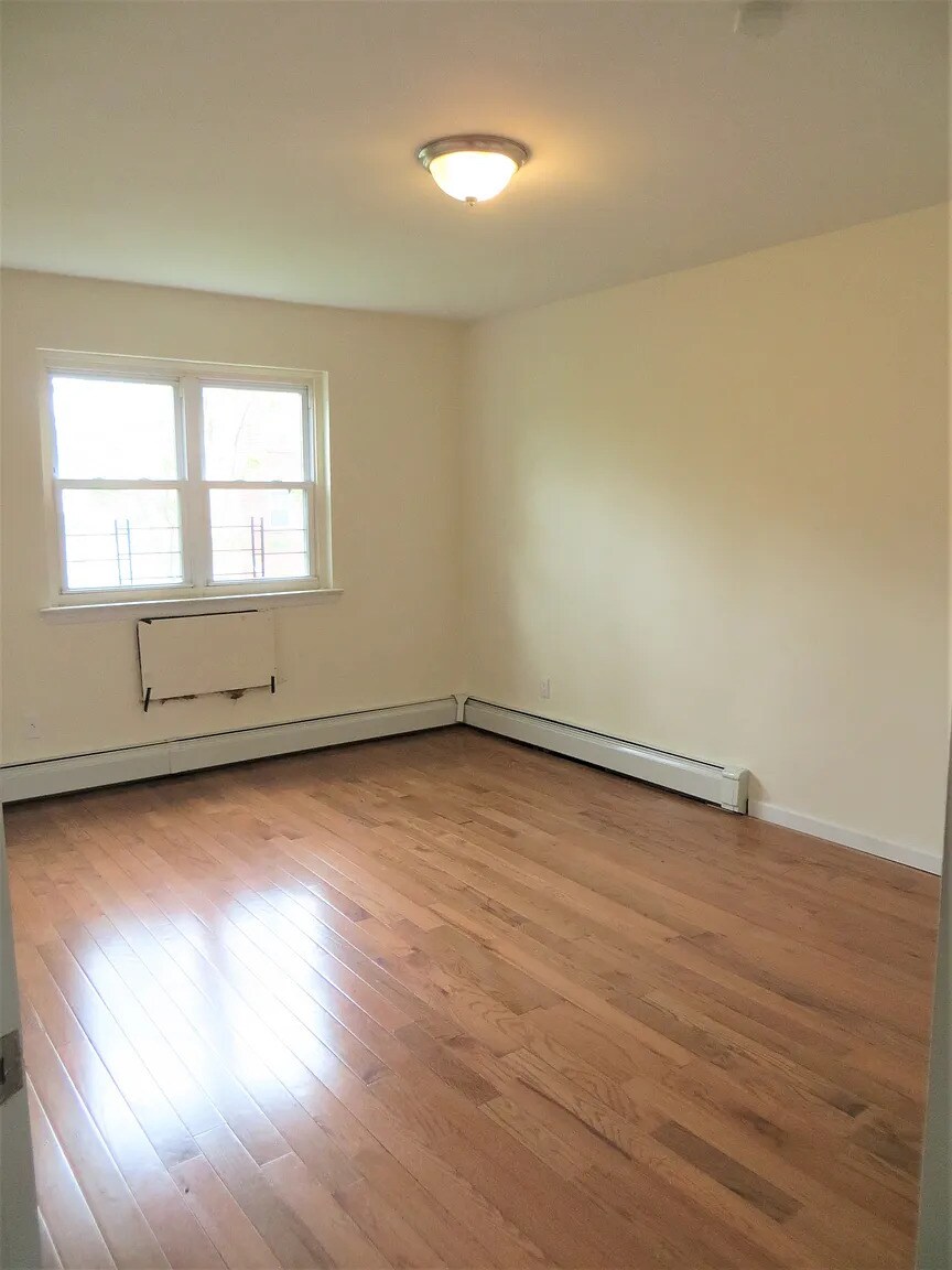 Building Photo - 3521 Tiemann Ave