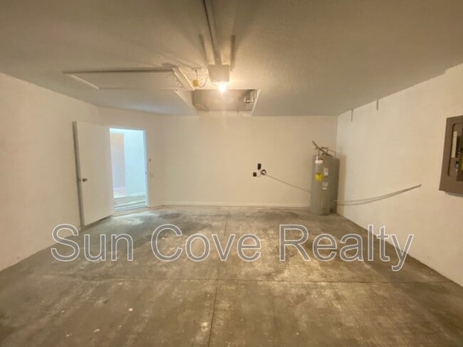 Building Photo - 5107 Gato Del Sol Cir
