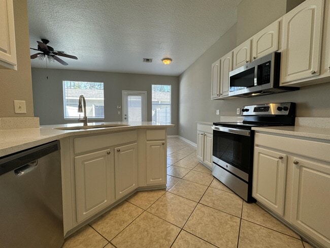 Building Photo - 12965 Langstaff Dr