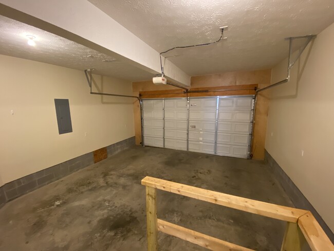 Building Photo - 5355 Midway Dr