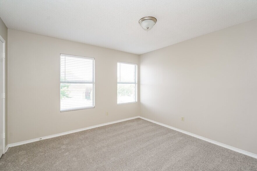 Building Photo - 300 Dakota Ridge Dr