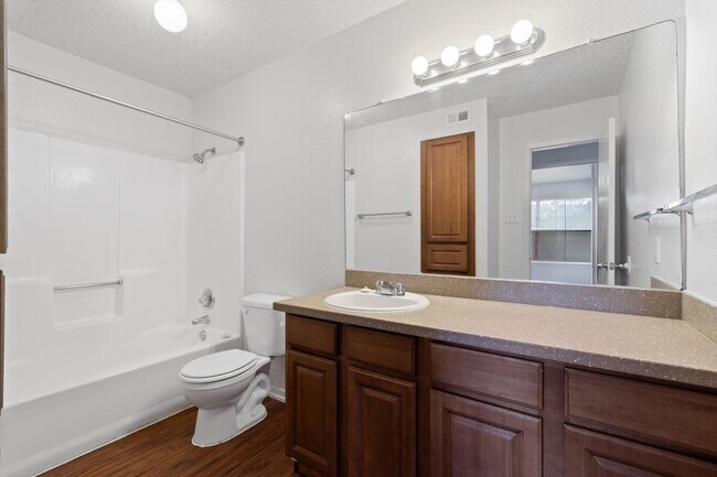 Building Photo - Langtry Apartments- 2 Bedroom 2 Bathroom