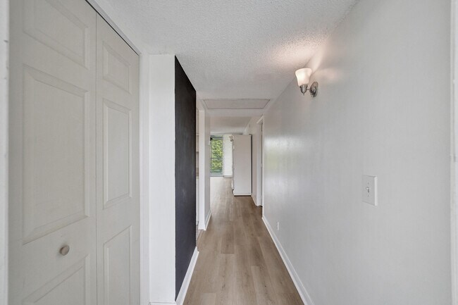 Building Photo - 9470 Poinciana Pl