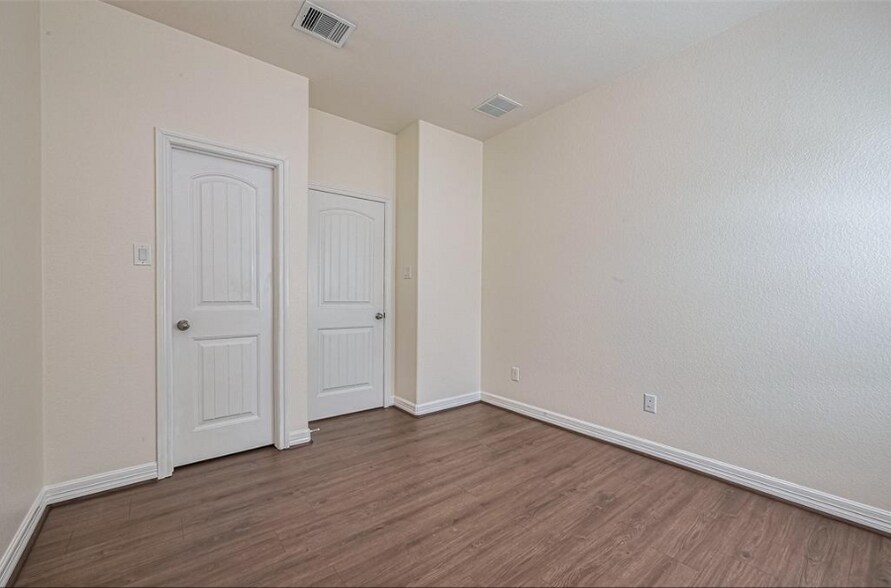 Building Photo - 2011 Fern River Ct