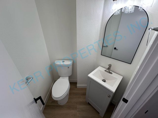 Building Photo - Charming 3-Bed Home with 2.5 Baths in Troutdale - Your Spacious Retreat Awaits!