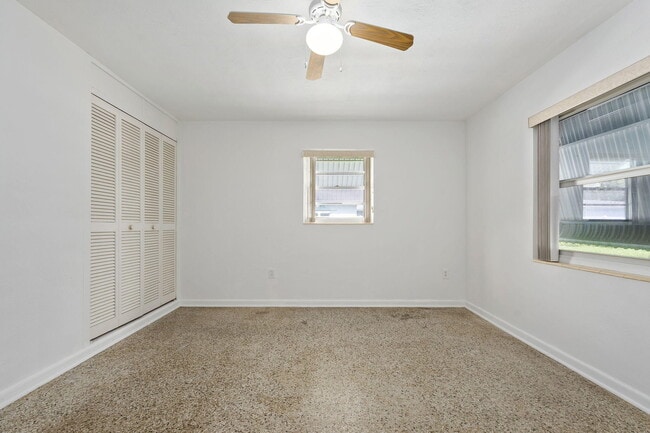 Building Photo - 1658 NE Sunview Terrace