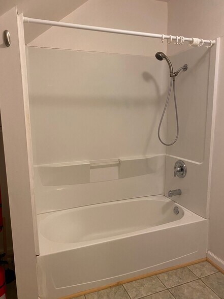 Shower Tub - 95 Mount Soma Blvd