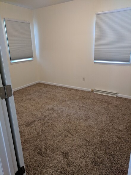 bedroom - 2622 Melrose Ave