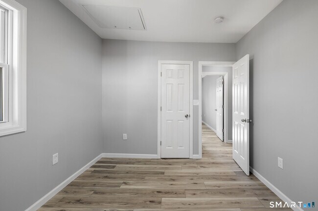 Building Photo - 273 High Ridge Dr